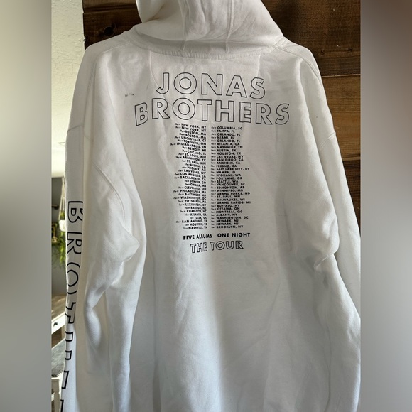 Jonas Brothers 2023 five albums one night tour hoodie Size XL - Picture 3 of 8